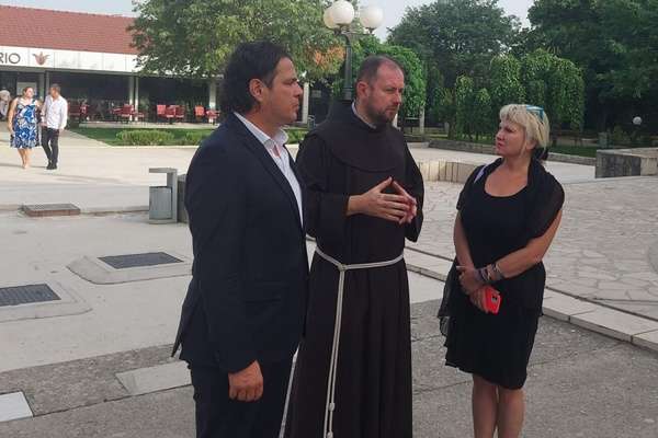 Ministrica Sanja Vlaisavljević posjetila Humac i najstariji muzej u BiH: Potpora projektima od značaja za kulturu ljubuškog kraja Ministrica Sanja Vlaisavljević posjetila Humac i najstariji muzej u BiH: Potpora projektima od značaja za kulturu ljubuškog kraja