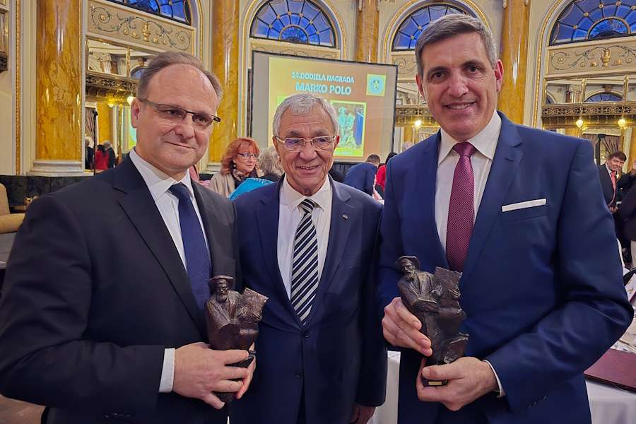 Hrvatska u 30 priča, najpopularnija knjiga o Hrvatskoj i Hrvatima, pred mostarskom publikom Hrvatska u 30 priča, najpopularnija knjiga o Hrvatskoj i Hrvatima, pred mostarskom publikom
